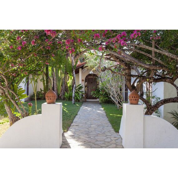 Villa in Cabarete (Cabarete) Dominican Republic area 346m² 1 floors, 10 image