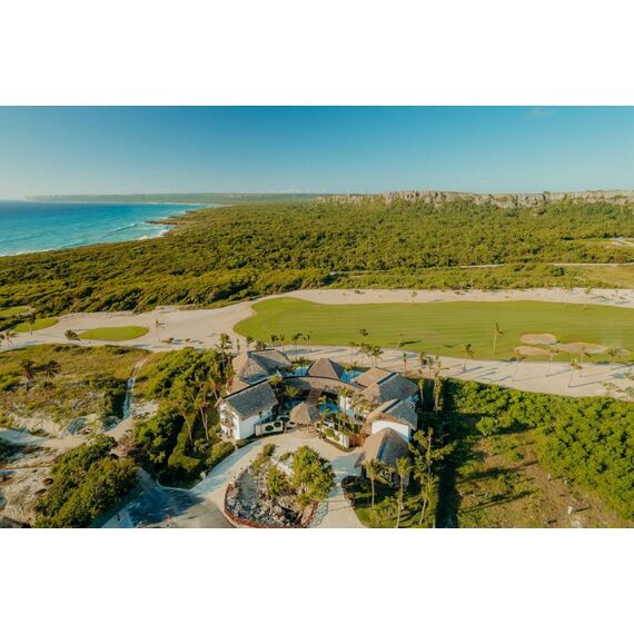 Villa in Punta Cana (Cap Cana) Dominican Republic area 1750m² , 5 image